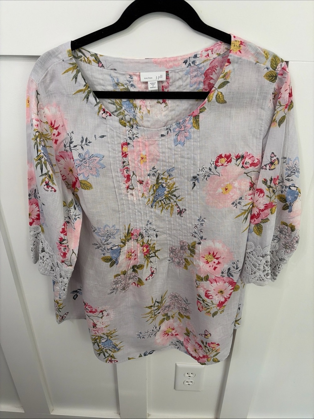 J. Jill Light Gray Floral Pintuck Tunic with Pink & Blue Blooms